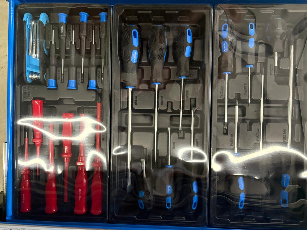 220 pc Trolley Tool Cabinet